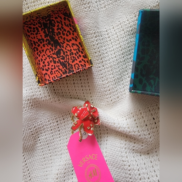 Versace × H&M Collab Rare Red Flower w crystals Fashion Statement Ring sz L - Picture 11 of 14